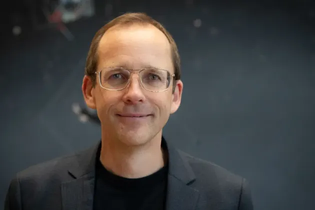 Portrait photo of professor Oskar Hansson